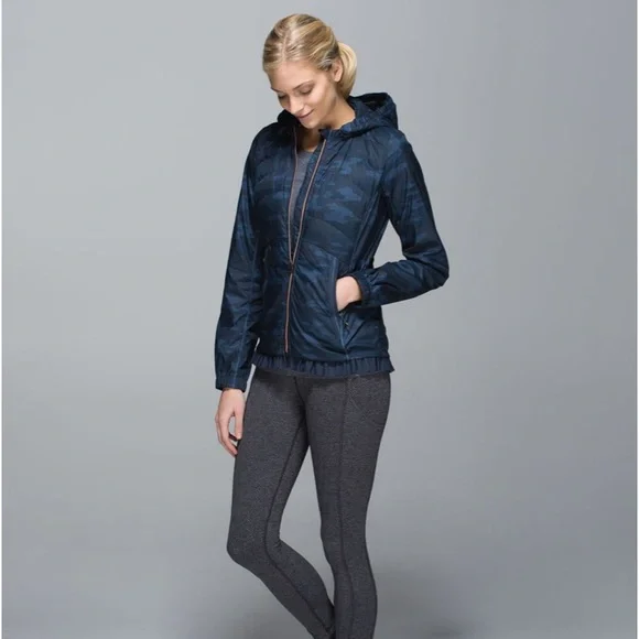 🌟 Lululemon Spring Fling Jacket 🌟 - Picture 5 of 13
